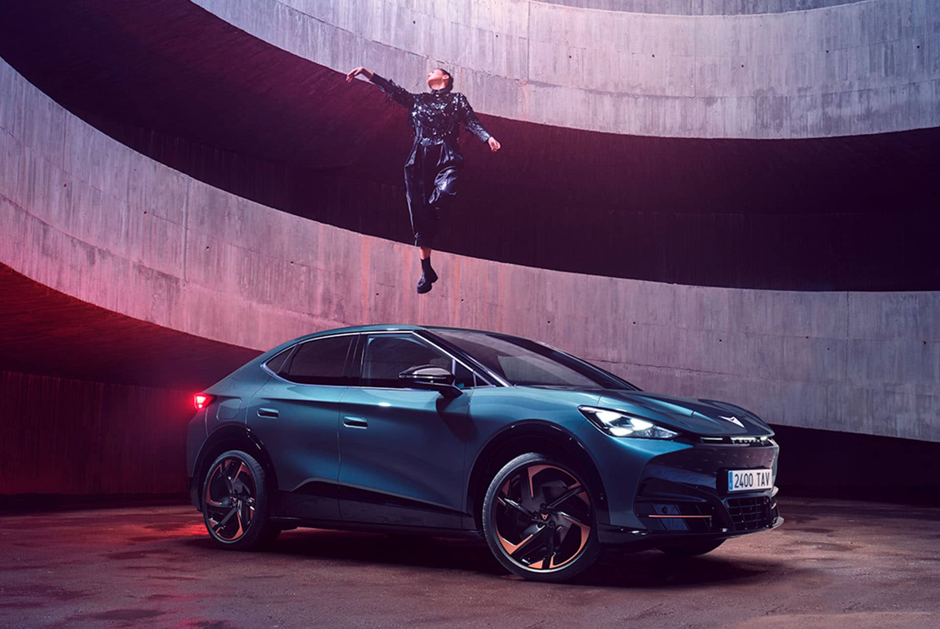 Nya eldrivna CUPRA Tavascan SUV med 15" navigationssystem på Y-benskonsol