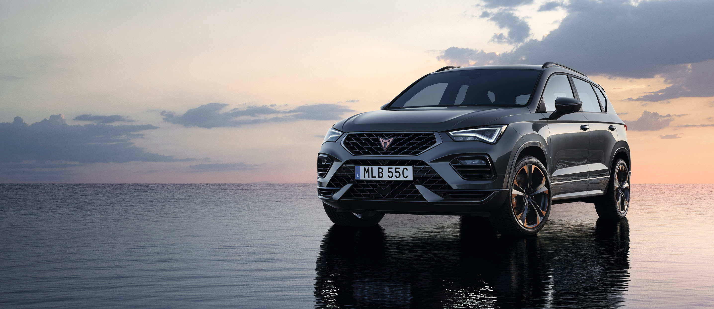 CUPRA Ateca i solnedgång