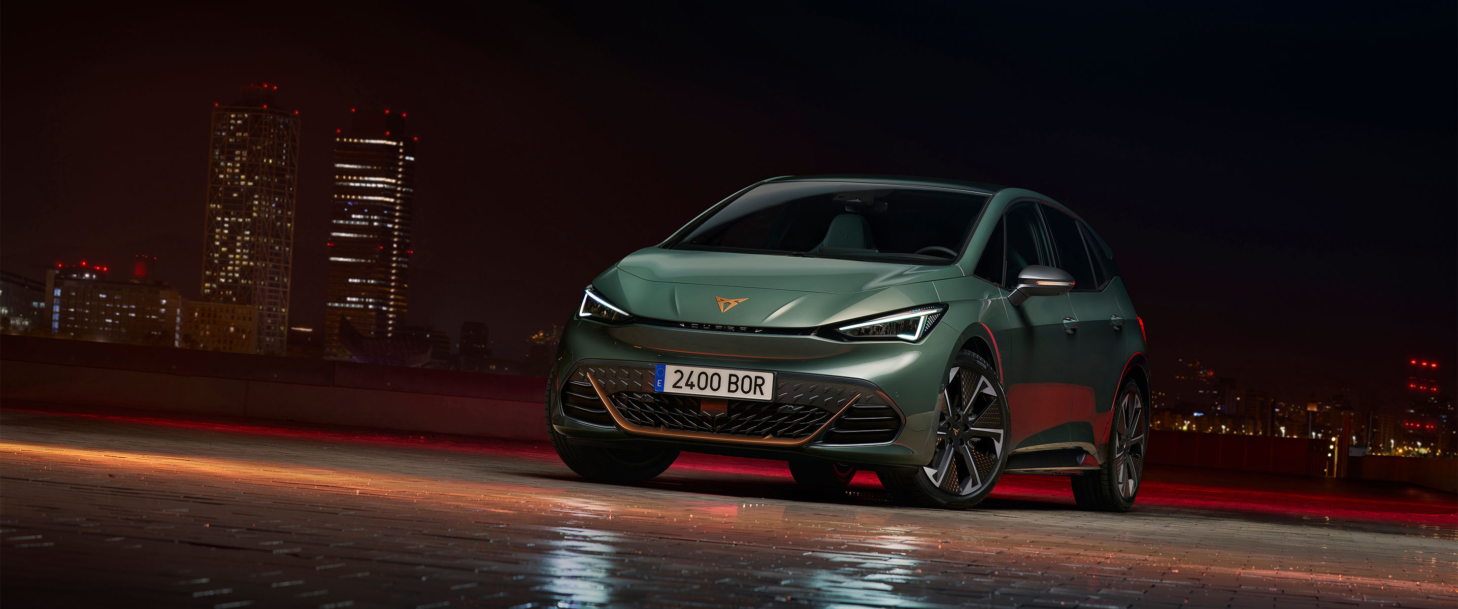 CUPRA Born VZ eldriven kombisedan Dark Forest Green