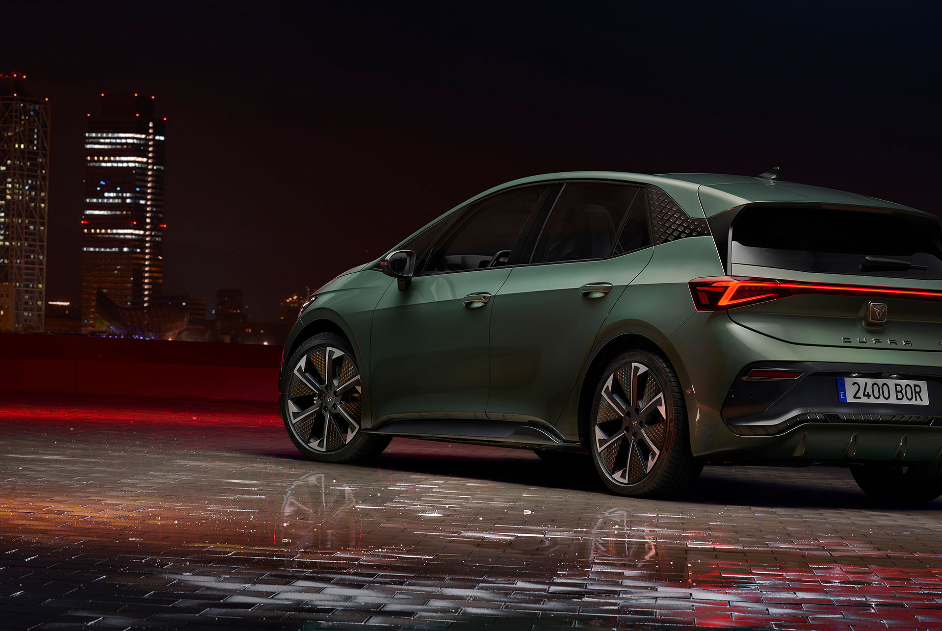 Nya CUPRA Born VZ 2024 med dynamisk chassireglering