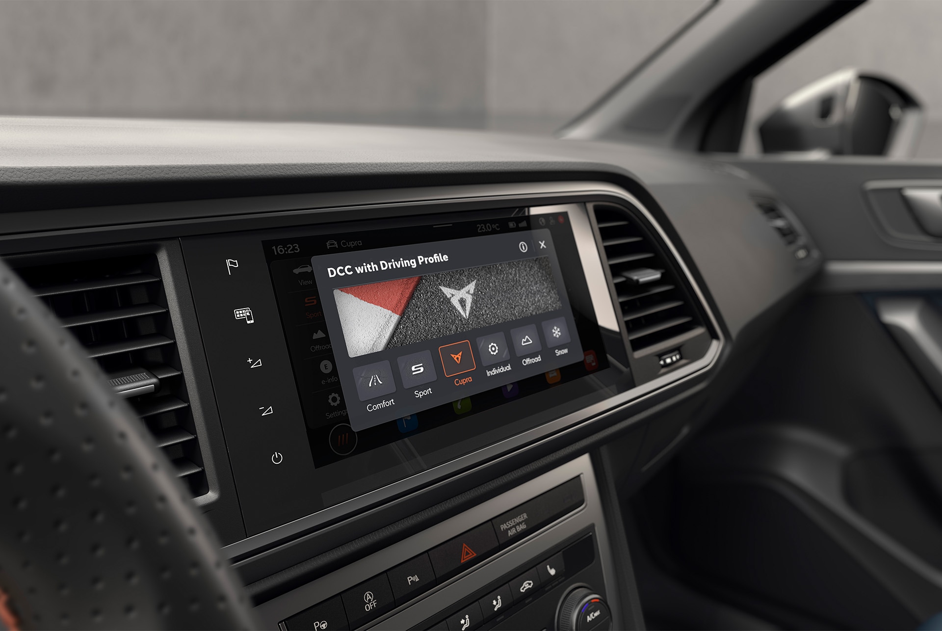 Instrumentpanelen i CUPRA Ateca visar DCC med körprofilinställningar. Utnyttja kommandot på racingnivå med CUPRA Drive-läget för full prestanda. 