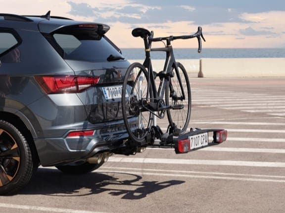 CUPRA Ateca med cykelhållare för dragkrok