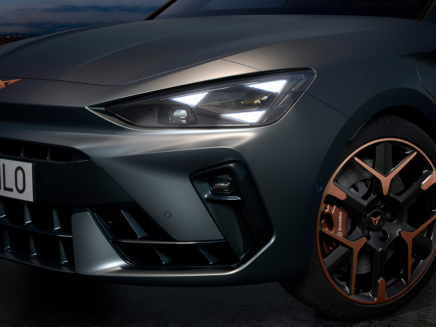 Närbild fram på CUPRA Leon, med CUPRA Matrix LED.