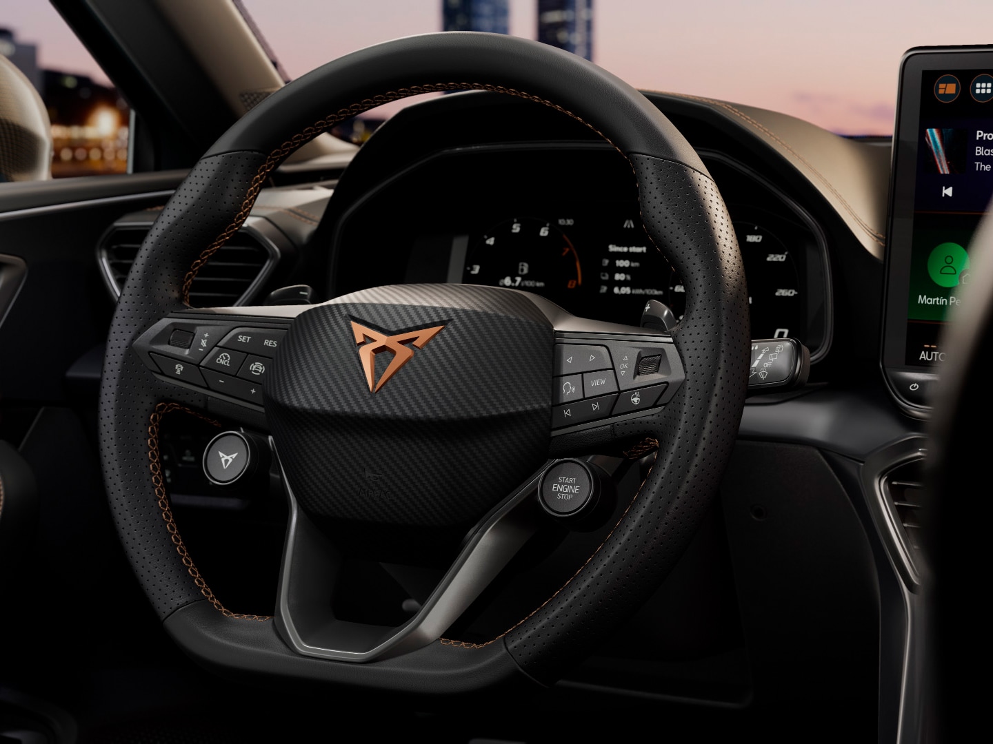CUPRA Leon Sportstourer paket intelligent drive med parkeringsassistans, Pre-Crash-funktion och Lane Assist, bland andra säkerhets- och parkeringsfunktioner.