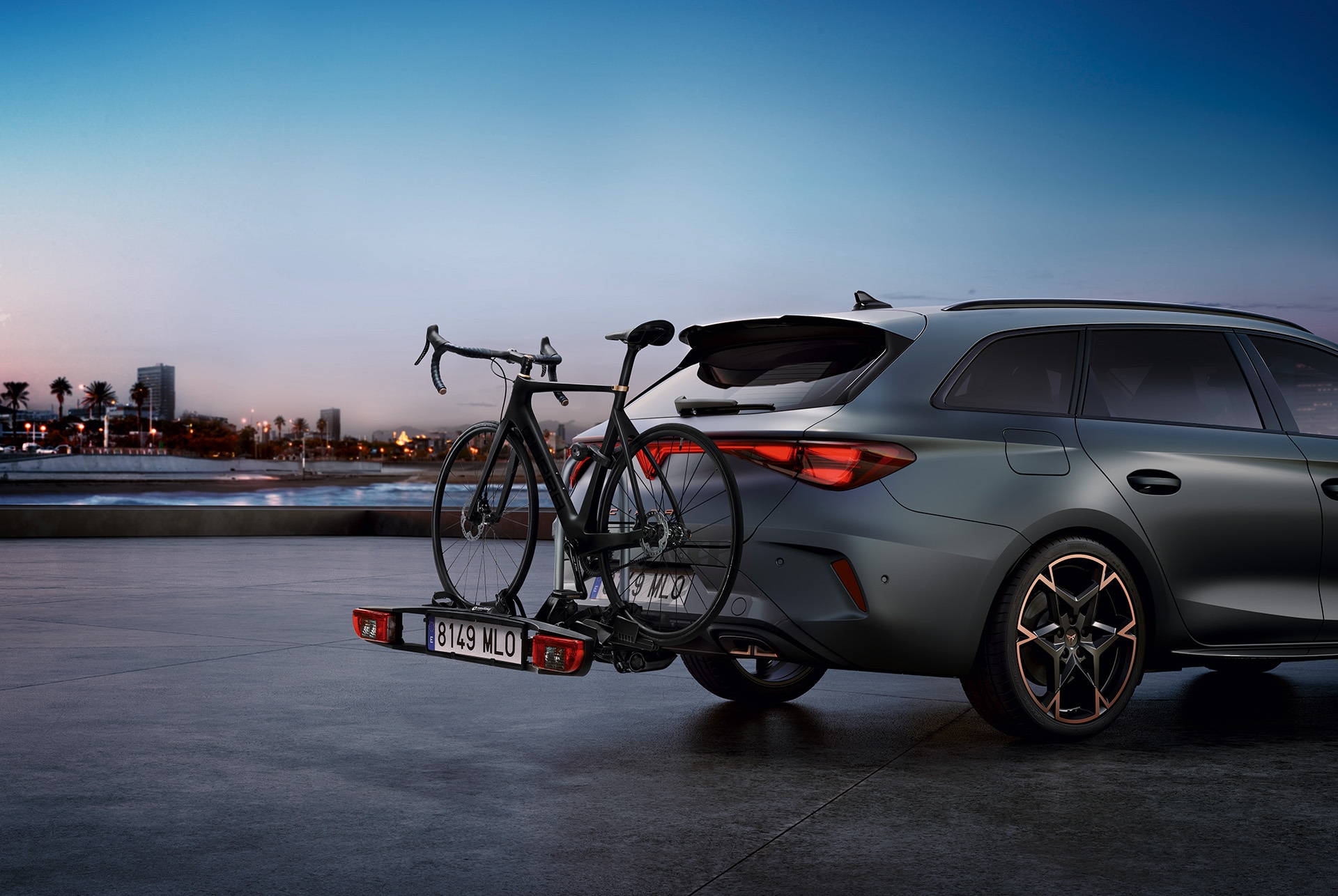 ny cupra leon sportstourer 2025 thule cykelhållare för dragkrok