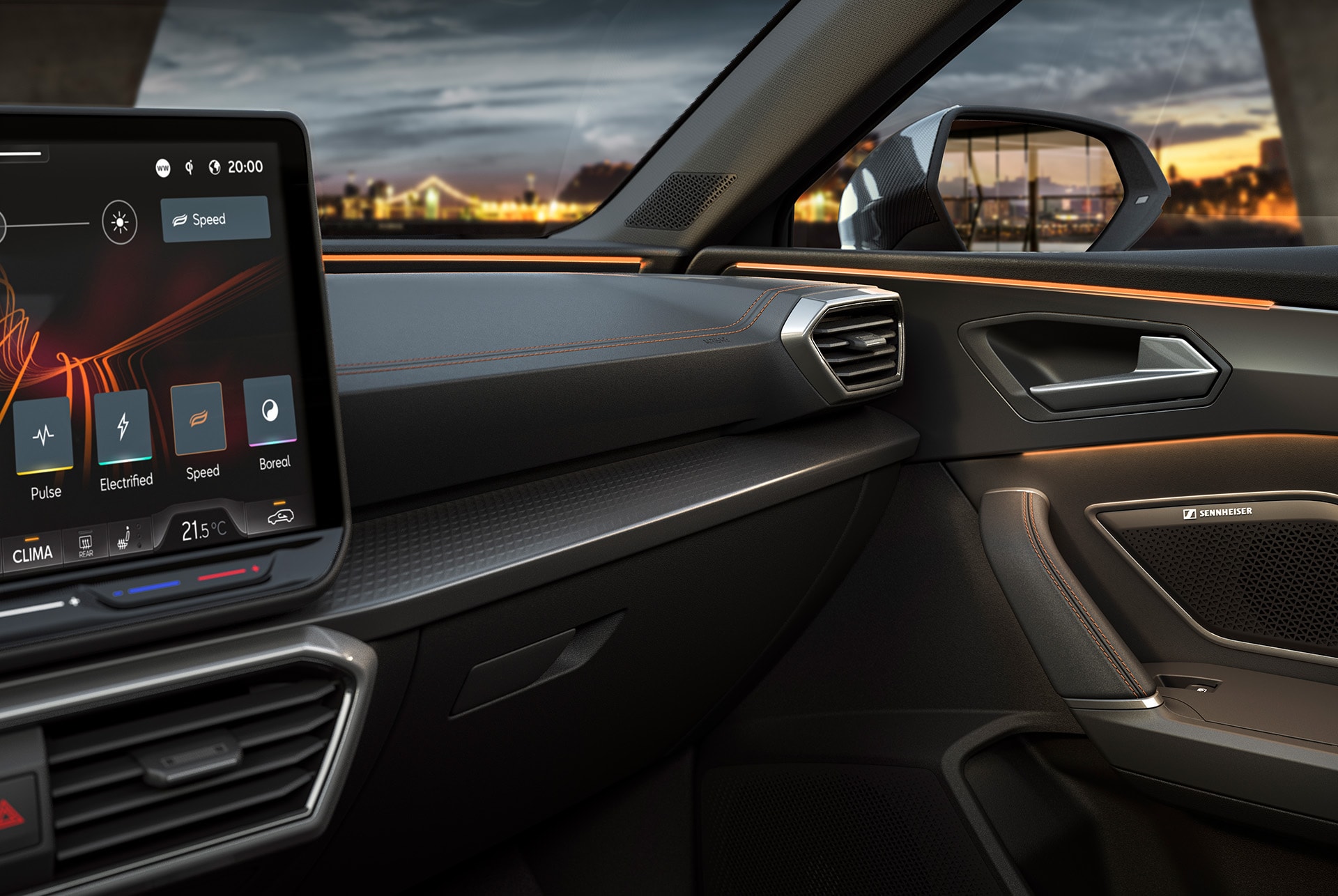 nya cupra leon 2024 edge utrustningsuppgraderingsteknik, panelbelysning och infotainmentsystem. Nyckellöst avancerat stöldskyddssystem och backkamera.