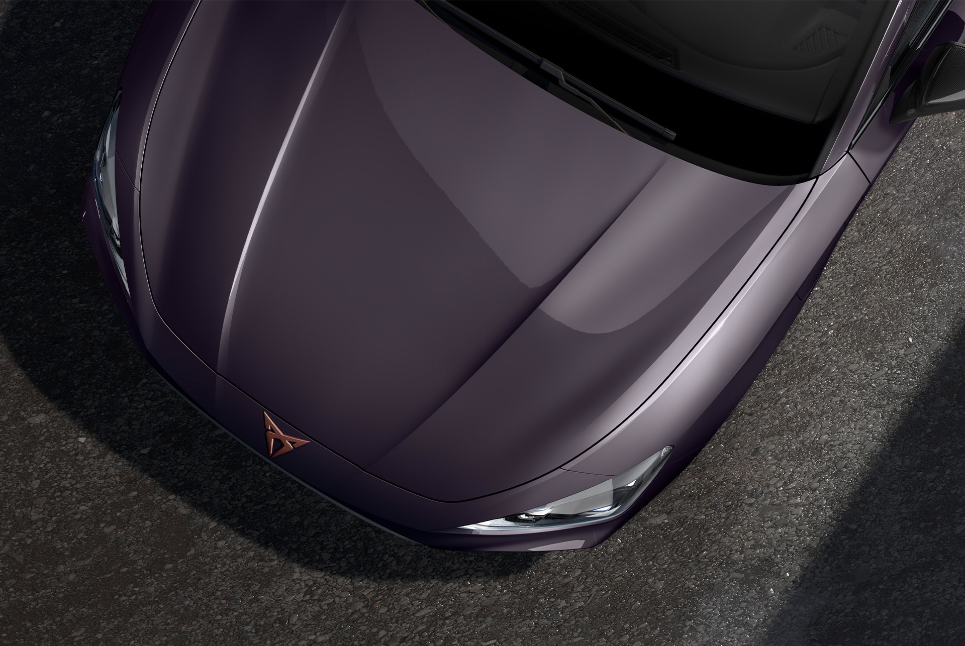 fågelperspektiv av en dark void motorhuv på nya Cupra Leon