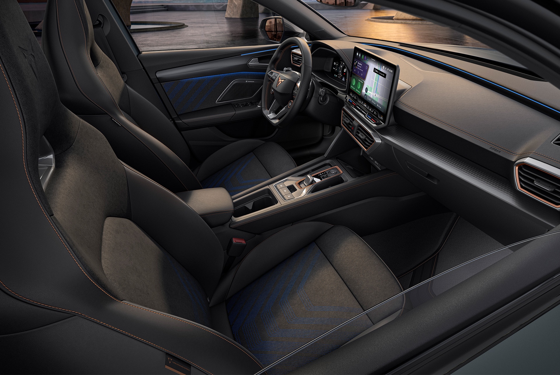 Cupra Leon hybridbil dynamisk interiördesign, skålade säten tillverkade av återvunnet veganskt mikrofibermaterial, elektriska minnesfunktioner och värmeinställningar