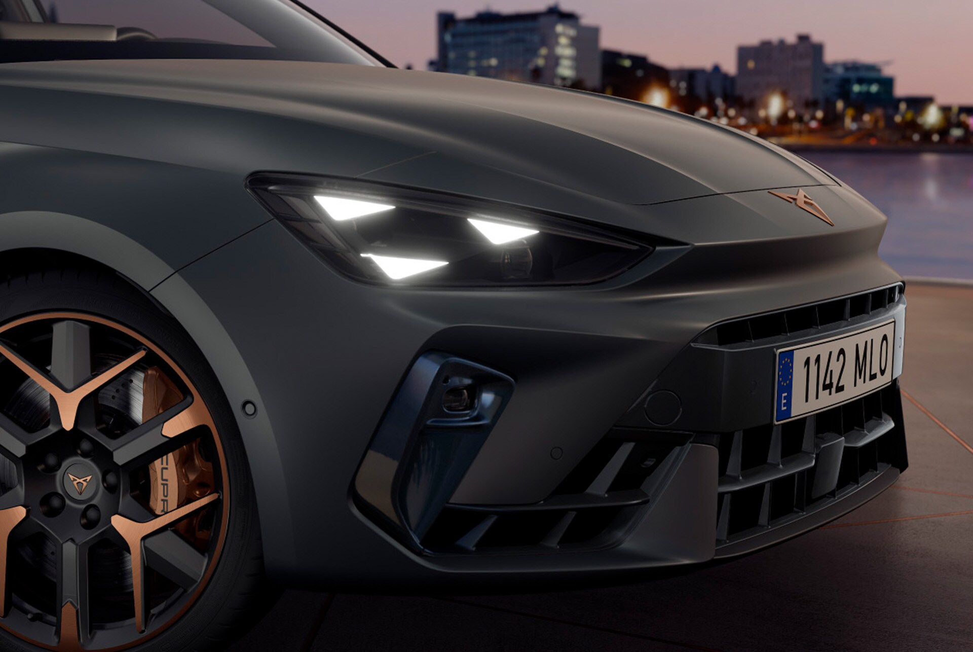 new cupra leon 2024 phev car technology, matrix led headlights, forged wheels with copper accents and brembo brakes