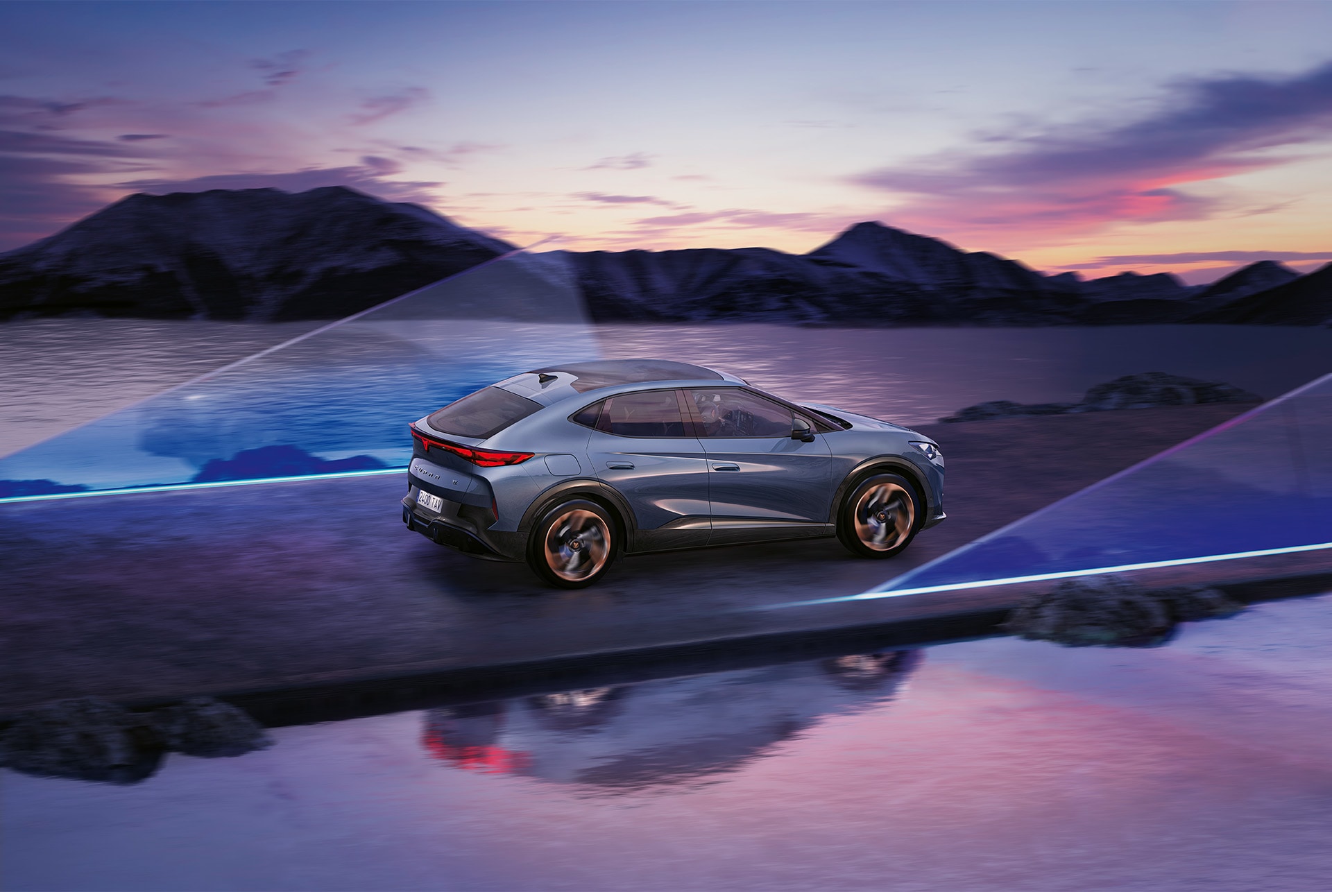 2024 cupra tavascan blå bil, berg, vatten och glaspanel