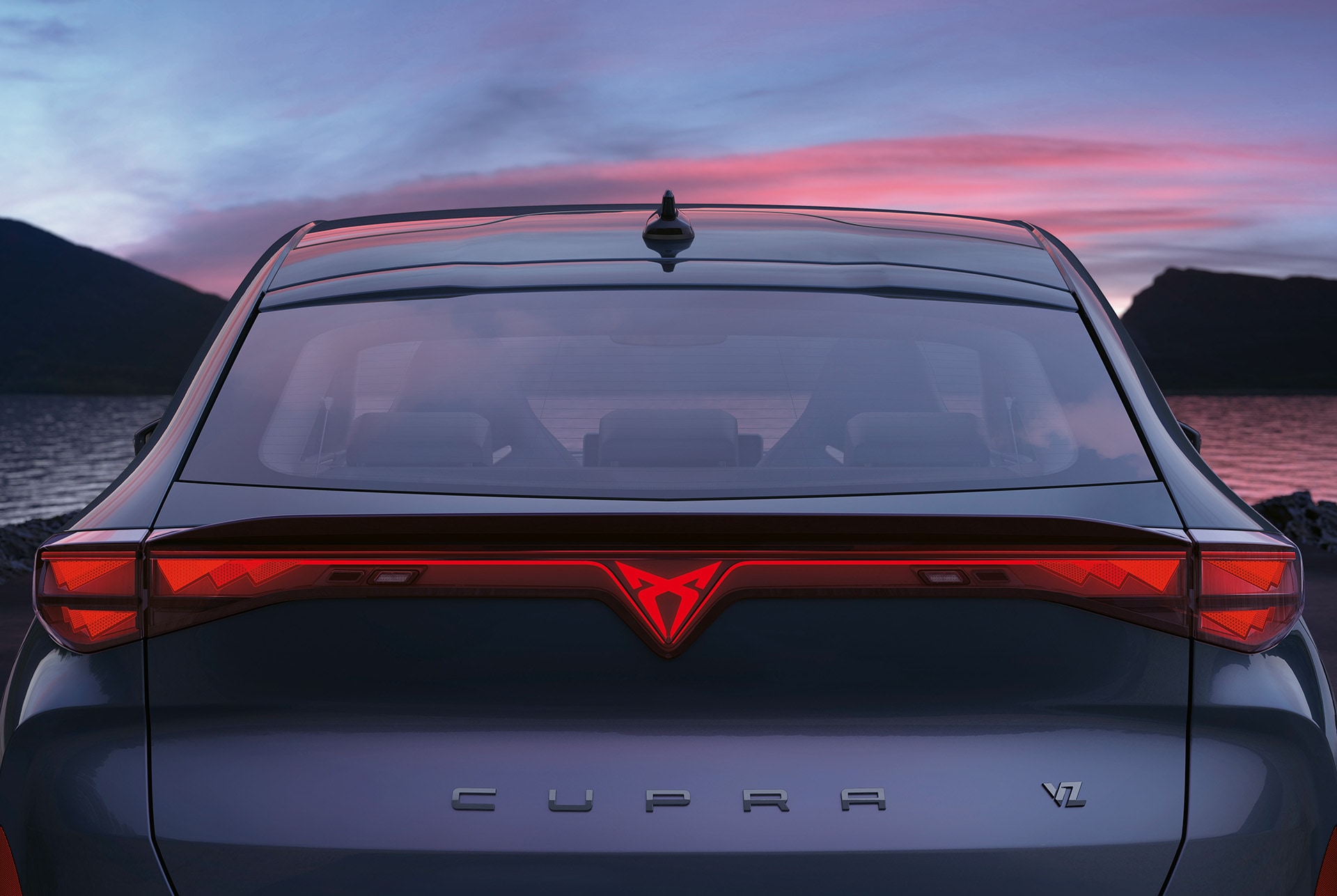 bakljus på 2024 cupra tavascan, belysning från kust till kust 