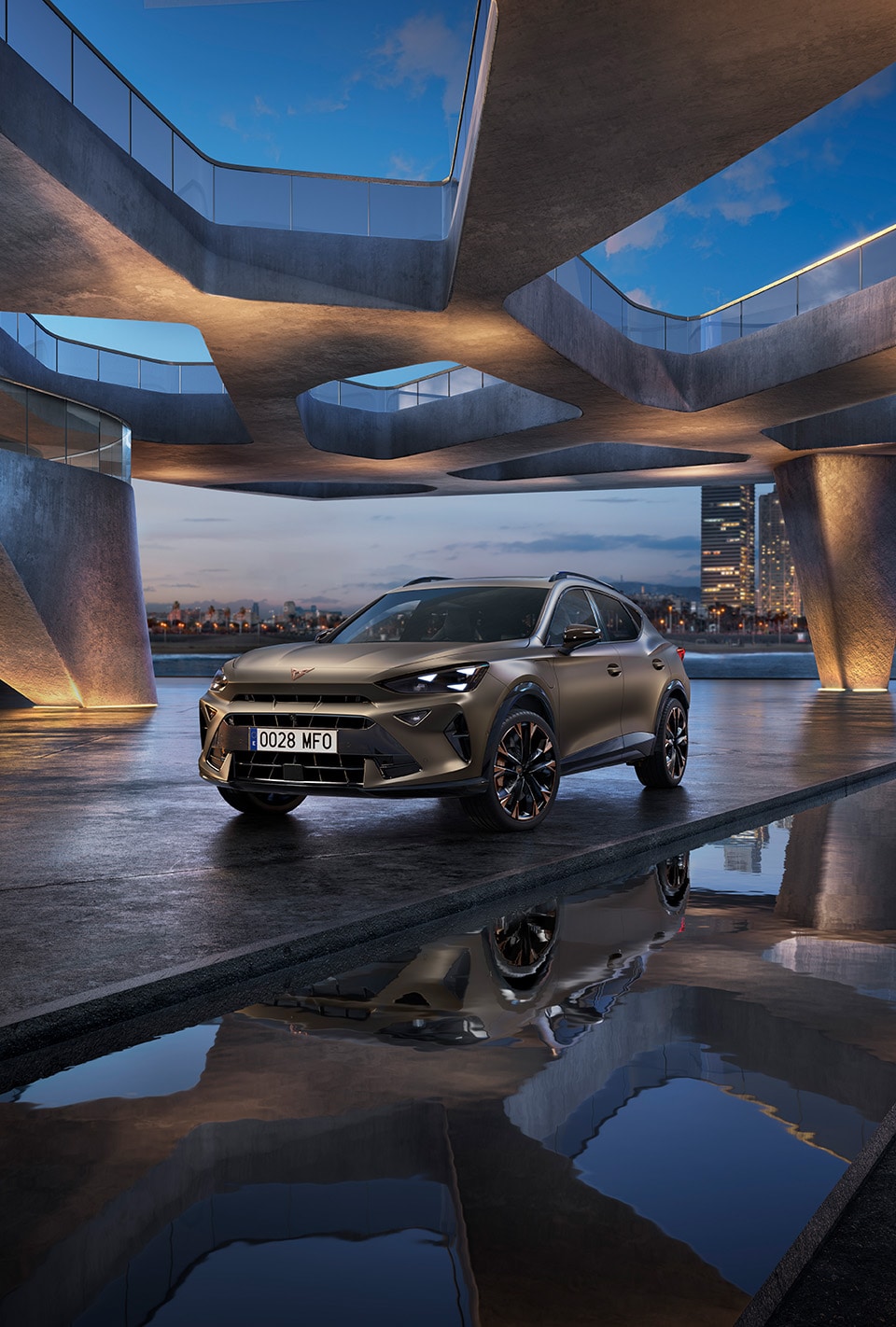 nya cupra leon 2024 mot solnedgångens bakgrund