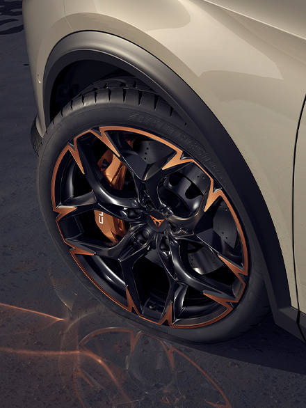CUPRA Formentor VZ5 taiga grey colour with 20-inch machined alloy wheel in sport black and copper and  375mm Akebono 6 piston brakes