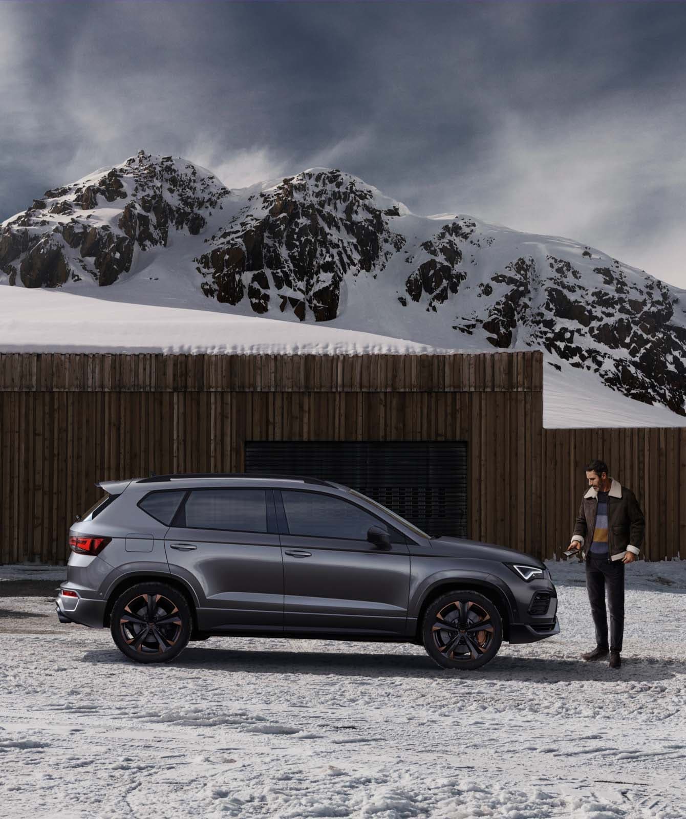 man-framfor-cupra-ateca-mountain-snow-view 