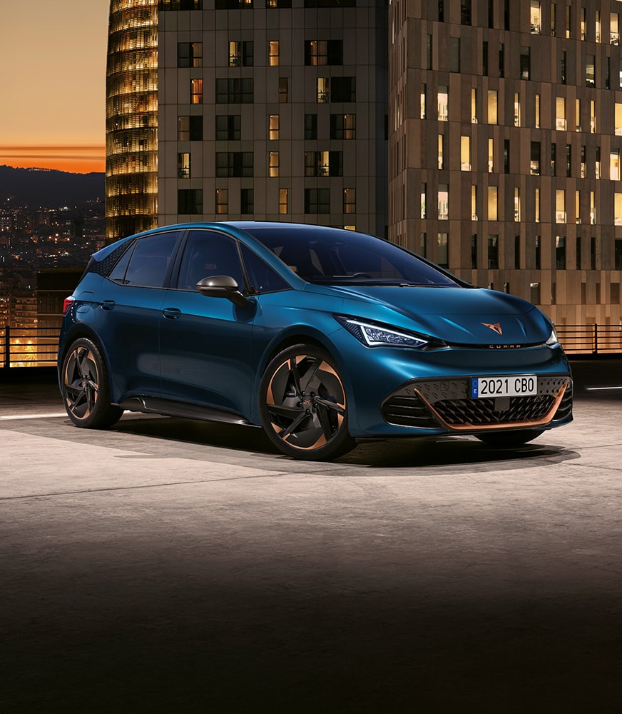 electric%20cupra%20born%20in%20aurora%20blue%20during%20the%20night%20in%20barcelona