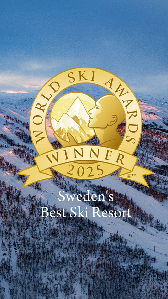 cyklande familj i naturen runt Tänndalen